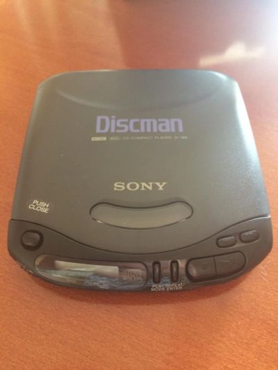 Лот: 6931052. Фото: 1. Легендарный CD player Sony Discman... Плееры