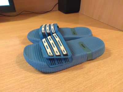 Лот: 10107459. Фото: 1. Сланцы adidas оригинал р. 28. Шлепанцы, сланцы