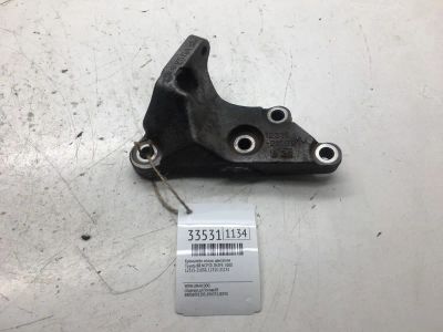 Лот: 20386648. Фото: 1. Кронштейн опоры двигателя Toyota... Двигатель и элементы двигателя