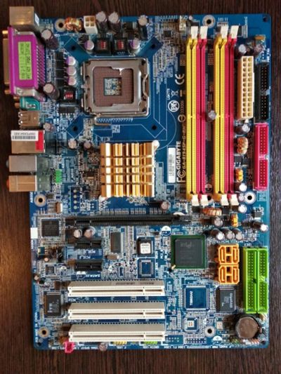 Лот: 12524344. Фото: 1. Материнская плата gigabyte ga-8i945p-g-rh. Материнские платы