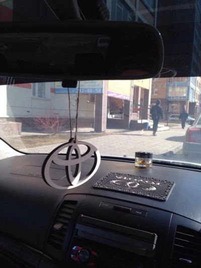 Лот: 9323626. Фото: 1. Брелок/кулон на зеркало Toyota. Детали тюнинга