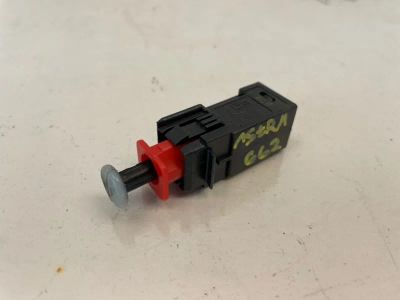 Лот: 22459598. Фото: 1. концевик педали тормоза Opel Astra... Другое (автозапчасти)