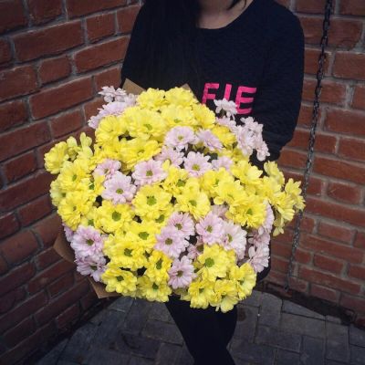Лот: 6910625. Фото: 1. Фирменный букет от Радуги Цветов... Свежие цветы