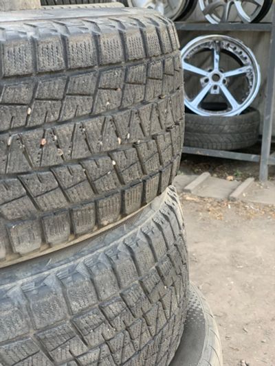 Лот: 25334647. Фото: 1. Пара зимних 225/55 R18 Bridgestone... Шины