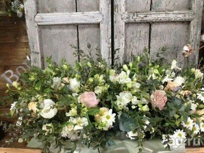 Лот: 9131202. Фото: 1. Композиция из живых цветов для... Свежие цветы