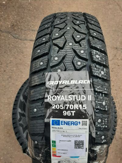 Лот: 24383702. Фото: 1. 205/70 R15 96T Royal Black Stud... Шины