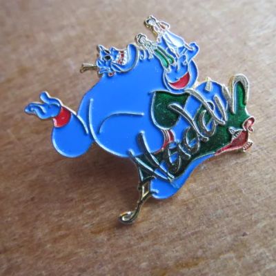 Лот: 24842340. Фото: 1. Значок Аладдин (Aladdin) Джин... Сувенирные