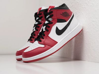 Лот: 18945873. Фото: 1. Кроссовки Nike Air Jordan 1 Mid. Кеды, кроссовки, слипоны