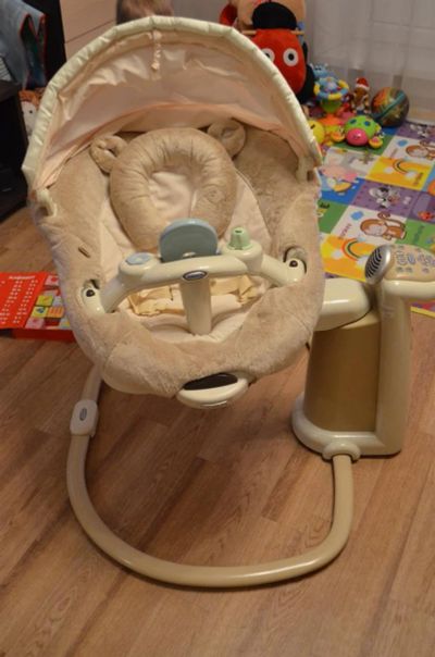 Лот: 3789813. Фото: 1. Продам детскую качелю graco sweetpeace. Ходунки, прыгунки, качели