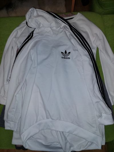 Лот: 18335786. Фото: 1. 2 Белых толстовки, 40-42р. adidas. Свитеры, толстовки, худи