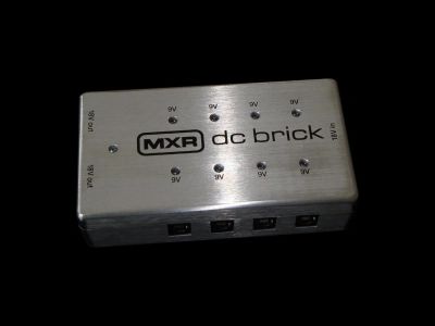 Лот: 2686368. Фото: 1. MXR M237 DC Brick. Гитарные эффекты и комбоусилители