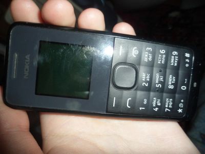 Лот: 6905991. Фото: 1. Нужна задняя крышка для Nokia... Зарядные устройства, блоки питания, адаптеры сетевые для смартфонов