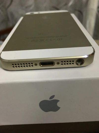 Лот: 6978093. Фото: 1. iPhone 5S 16Gb (золото). Смартфоны