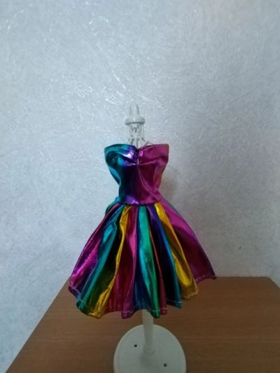 Лот: 22518027. Фото: 1. Новое яркое платье на барби. Куклы и аксессуары