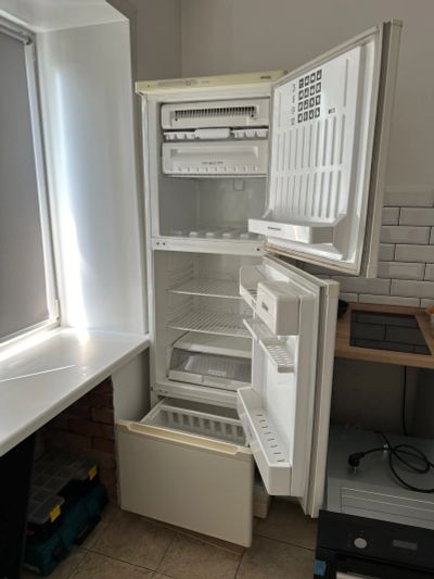 Лот: 20512403. Фото: 1. Холодильник Stinol б/у. Холодильники, морозильные камеры