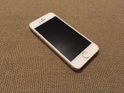 Лот: 7088917. Фото: 1. iPhone 5s silver. Смартфоны