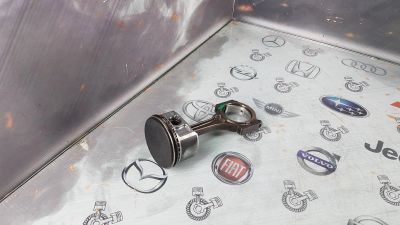 Лот: 23588399. Фото: 1. Шатун Chrysler 300C EER 05018627AC. Двигатель и элементы двигателя