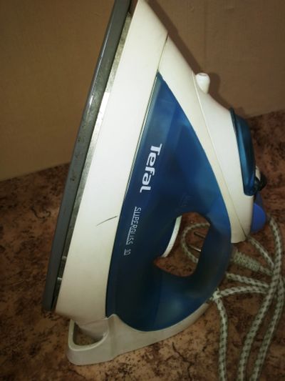 Лот: 13915687. Фото: 1. Утюг Tefal рабочий. Утюги, парогенераторы, отпариватели