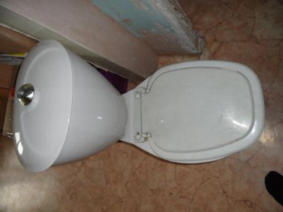 Лот: 4443103. Фото: 1. Унитаз б/у с рубля. Унитазы, биде