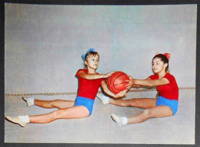 Лот: 7254465. Фото: 1. Открытка Дети школа физкультура... Открытки, конверты