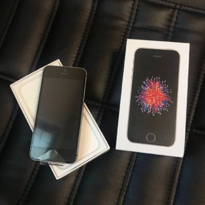 Лот: 12514202. Фото: 1. iPhone SE16gb Space Grey REF. Смартфоны