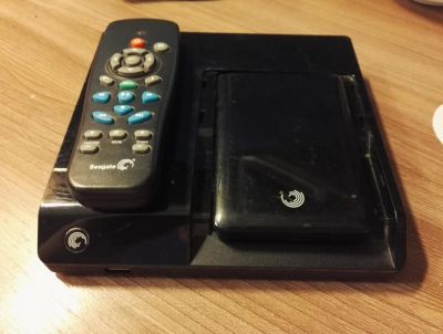 Лот: 11064618. Фото: 1. Сетевой медиаплейер Seagate FreeAgent... Медиаплееры