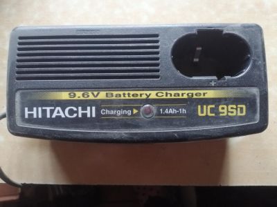 Лот: 17058945. Фото: 1. Зарядное устройство Hitachi. Электроинструмент