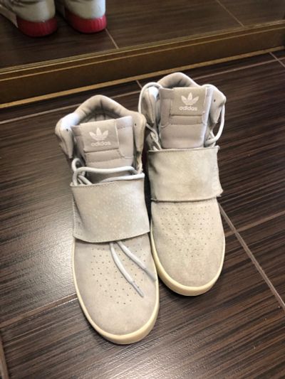 Лот: 15930715. Фото: 1. Кроссовки adidas tubular. Кеды, кроссовки, слипоны