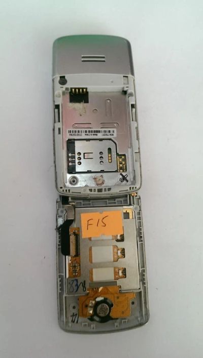Лот: 6509798. Фото: 1. Сотовый телефон Motorola W220... Кнопочные мобильные телефоны