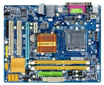 Лот: 1035530. Фото: 1. материнка GIGABYTE GA-G31M-ES2C. Материнские платы