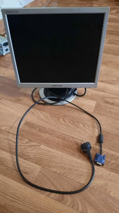 Лот: 18109872. Фото: 1. Монитор SyncMaster 710N Samsung... ЖК-мониторы