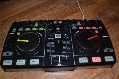 Лот: 8601931. Фото: 1. DJ контроллер Mixvibes U-Mix Control... DJ-оборудование