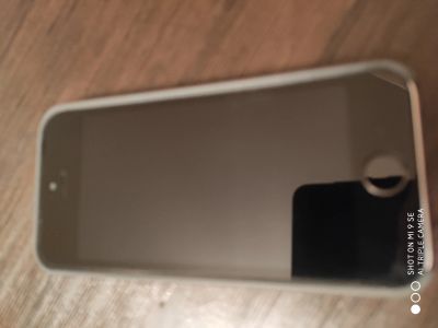 Лот: 14967421. Фото: 1. iPhone se 128g. Чехлы, бамперы