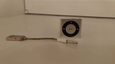 Лот: 12532771. Фото: 1. iPod shuffle. Плееры