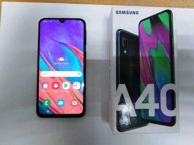 Лот: 15261058. Фото: 1. Сотовый телефон Samsung a40. Кнопочные мобильные телефоны