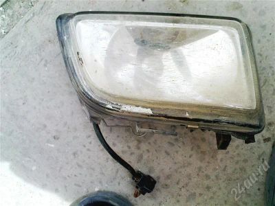 Лот: 434199. Фото: 1. противотуманка от mazda familia. Оптика и освещение