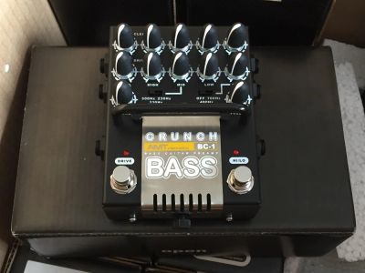 Лот: 6617615. Фото: 1. AMT Electronics BC-1 Bass Crunch... Гитарные эффекты и комбоусилители