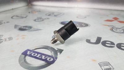 Лот: 23583318. Фото: 1. Датчик давления топлива Mazda... Электрооборудование