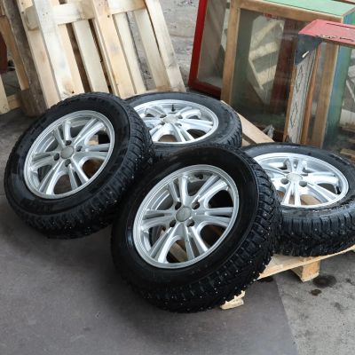 Лот: 25347921. Фото: 1. Колеса литье R15, 4x100 с зимней... Шины