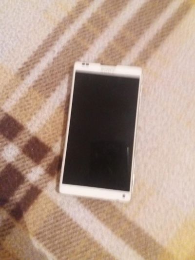 Лот: 10847370. Фото: 1. Sony Xperia zl 6503 белый с мёртвым... Смартфоны