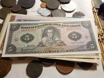 Лот: 16543318. Фото: 1. 5 Сукре 1975 года. Эквадор. Пресс... Америка