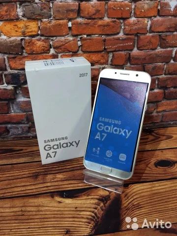 Лот: 11157392. Фото: 1. Телефон Samsung A7 2017 г. Кнопочные мобильные телефоны