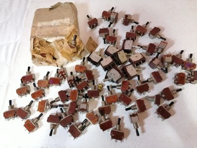 Лот: 22393966. Фото: 1. Более 80-ти советских переключателей. Реле, тумблеры, переключатели