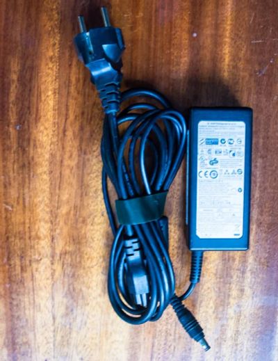 Лот: 6483455. Фото: 1. Зарядное устройство ноутбука Samsung... Другое (комплектующие)