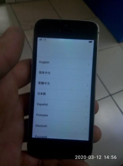 Лот: 15645580. Фото: 1. Iphone se 32gb apple id. Смартфоны