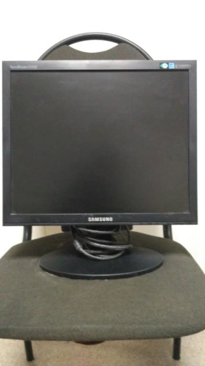 Лот: 10194353. Фото: 1. Монитор Samsung E1720NR. ЖК-мониторы