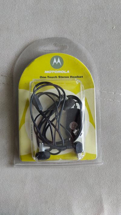 Лот: 21326627. Фото: 1. Гарнитура Motorola. Наушники, гарнитуры