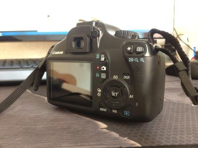 Лот: 12039057. Фото: 1. Зеркальный фотоаппарат Canon EOS... Цифровые зеркальные