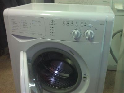 Лот: 3649776. Фото: 1. Стиральная машина Indesit WISL... Стиральные машины