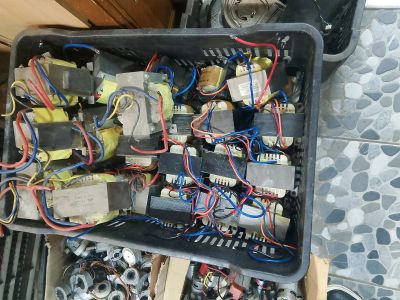 Лот: 25768062. Фото: 1. 59 штук трансформаторов от бесперебойников. Трансформаторы, катушки